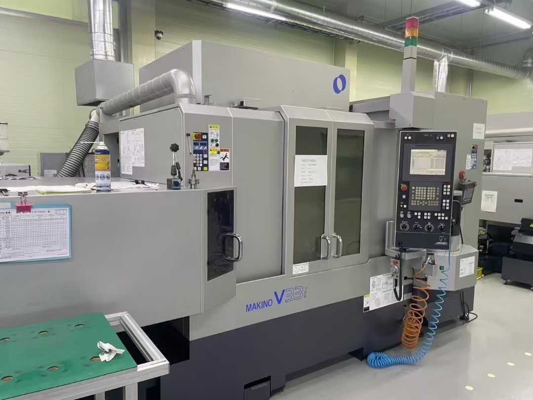 牧野 - V33i - 加工中心