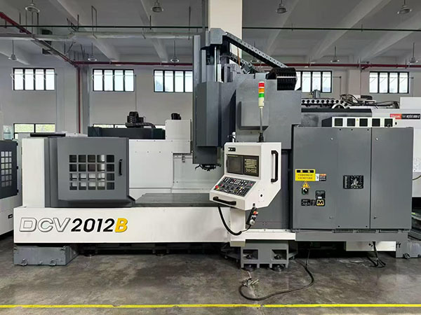 二手YCM DCV-2012B 龙门加工中心
