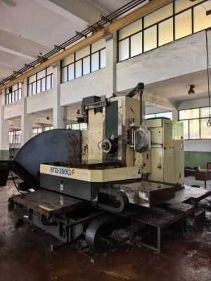  数控卧式镗铣床