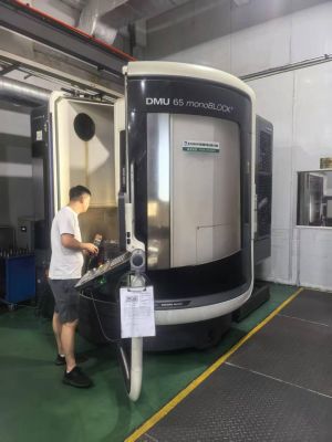 五轴联动加工中心