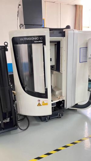 五轴联动加工中心