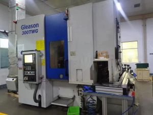 蜗杆砂轮磨齿机