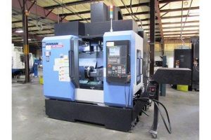 加工中心 Doosan DNM 200/5AX Machining Center