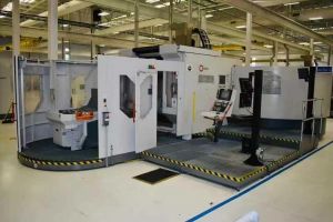 五‮联轴‬动加工中心